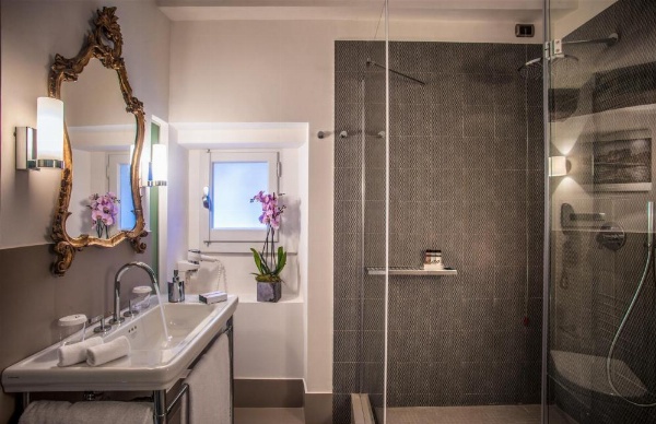 47LuxurySuites - Trevi image 12