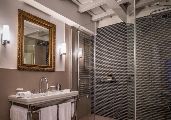 47LuxurySuites - Trevi image 20