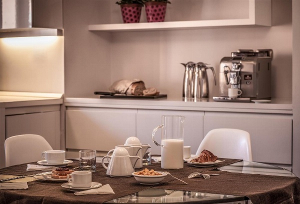 47LuxurySuites - Trevi image 4